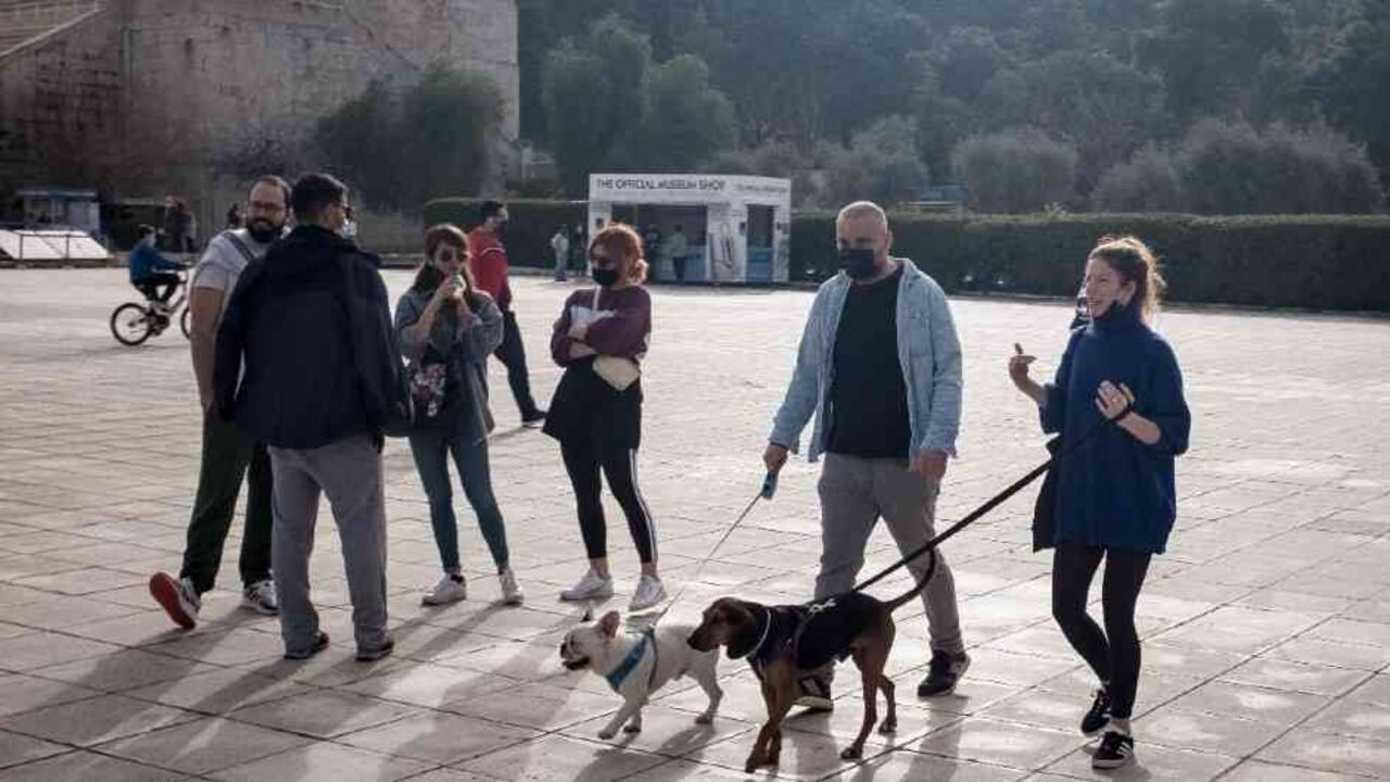 La obligatoriedad de la vacuna para los mayores de 60 se anunció a finales de diciembre y, según los datos del Ejecutivo griego, más del 41 por ciento de las 530.000 personas diana de la medida ya tienen la pauta completa.