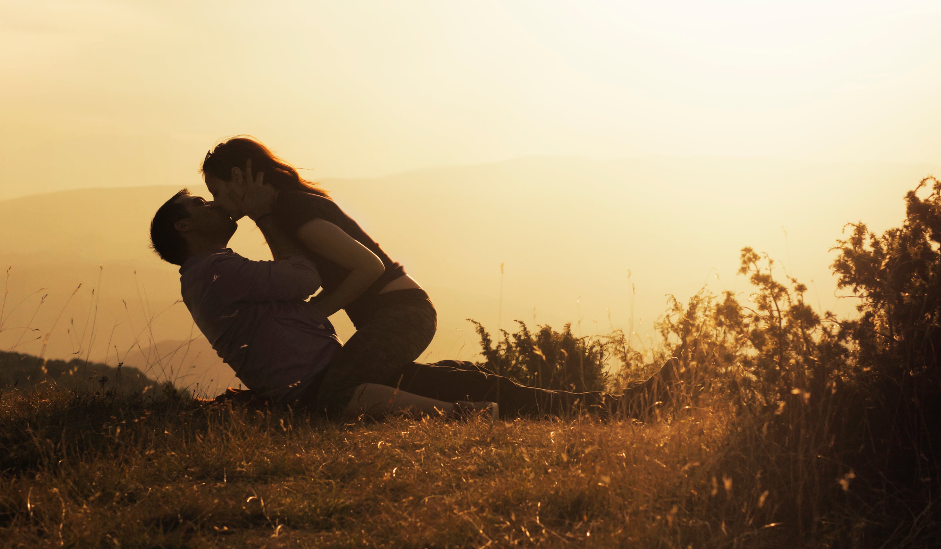Los espacios abiertos son el escenario más recomendable para esquivar el contagio, eso sí, lo más alejados de la vista pública para evitar líos con la policía.