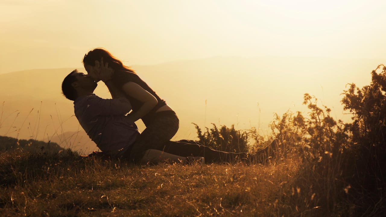 Los espacios abiertos son el escenario más recomendable para esquivar el contagio, eso sí, lo más alejados de la vista pública para evitar líos con la policía.