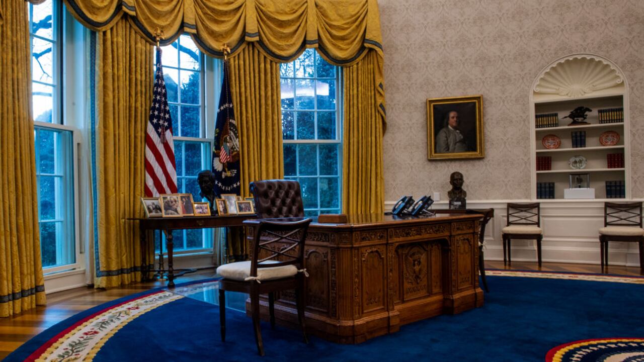 Biden habría quitado un “botón rojo” que Trump instaló para pedir Coca-Cola