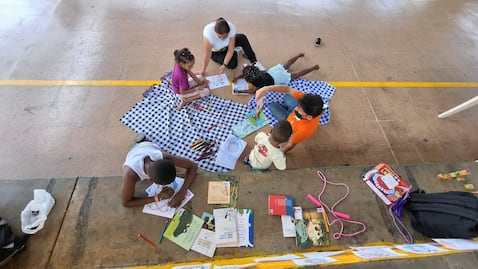 Biblioteca Jorge Garcés Borrero en Cali se adaptó a las necesidades de los afectados por el terremoto y empezó a llevar el arte y la lectura a las calles.