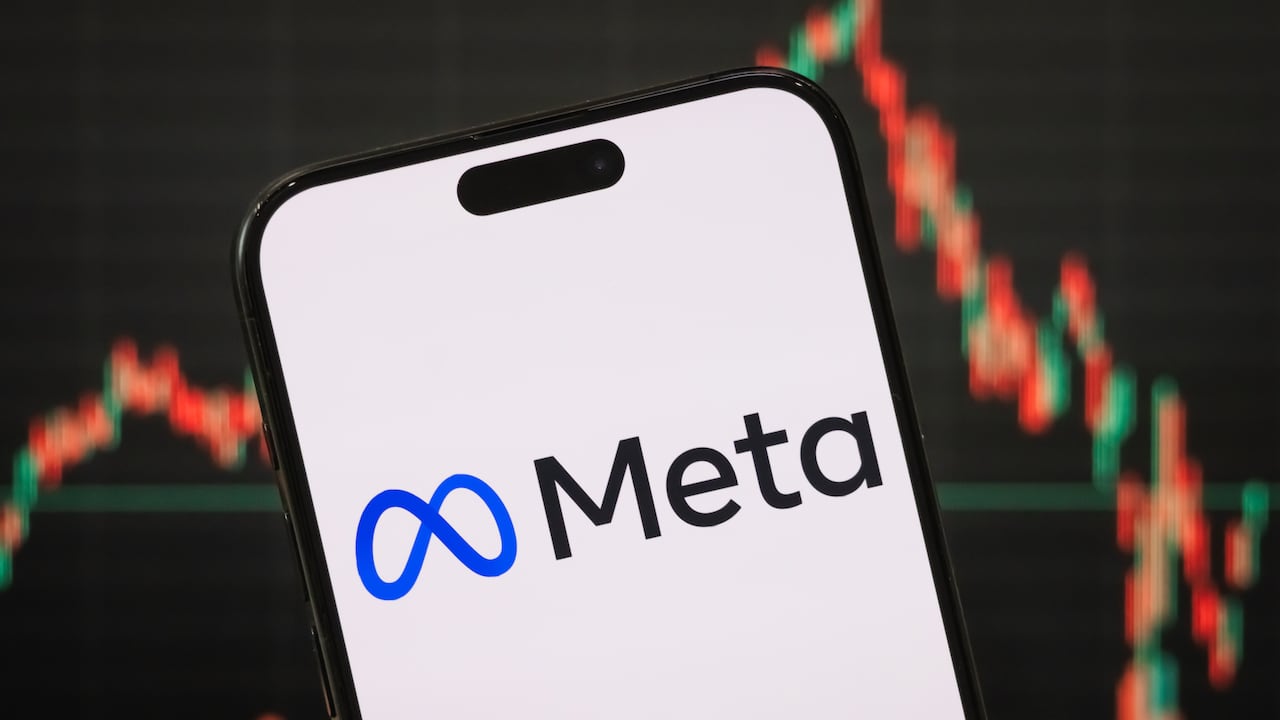 Nikila Srinivasan, responsable de mensajería empresarial en Meta, afirmó que las nuevas herramientas no alterarán la privacidad de los mensajes o llamadas personales y que no se venderán ni compartirán números telefónicos con anunciantes.