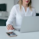 En este contexto, es esencial entender la diferencia entre el trabajo remoto y el híbrido, ya que ambas modalidades ofrecen beneficios significativos tanto para empleados como para empleadores.