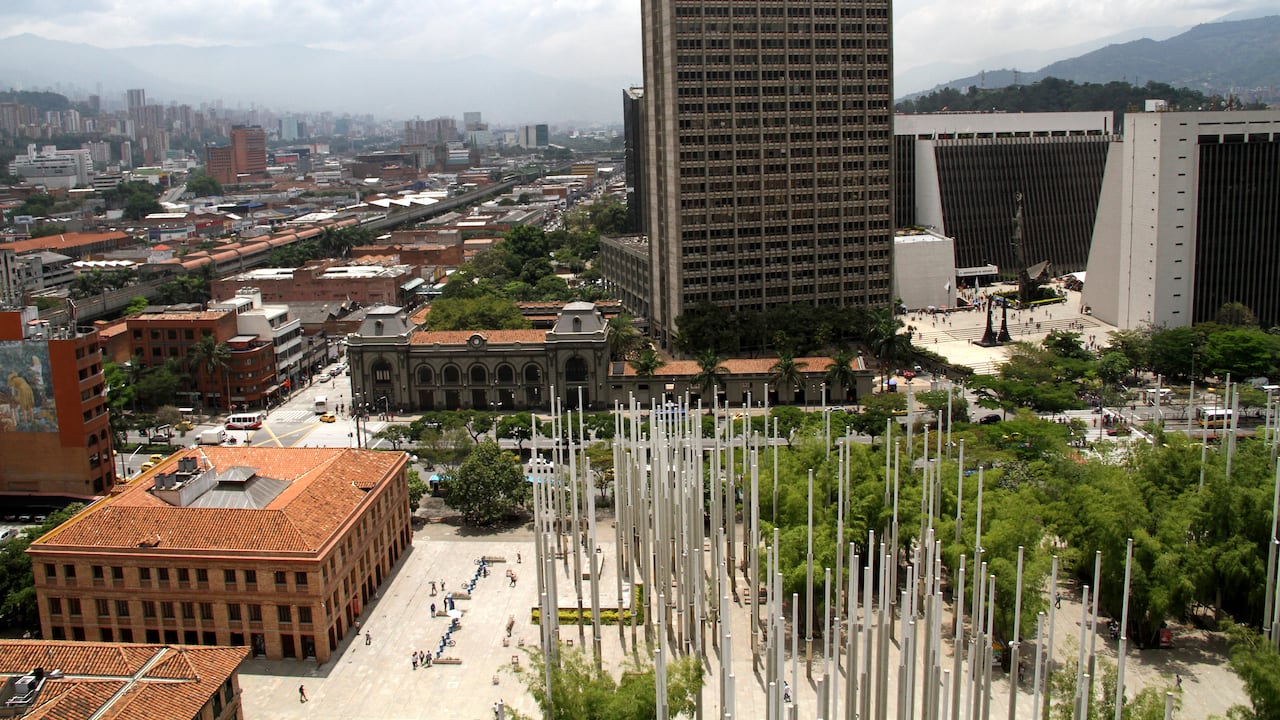 Líderes sociales piden a un Representante a la Cámara por Antioquia postular su nombre a la alcaldía de Medellín.