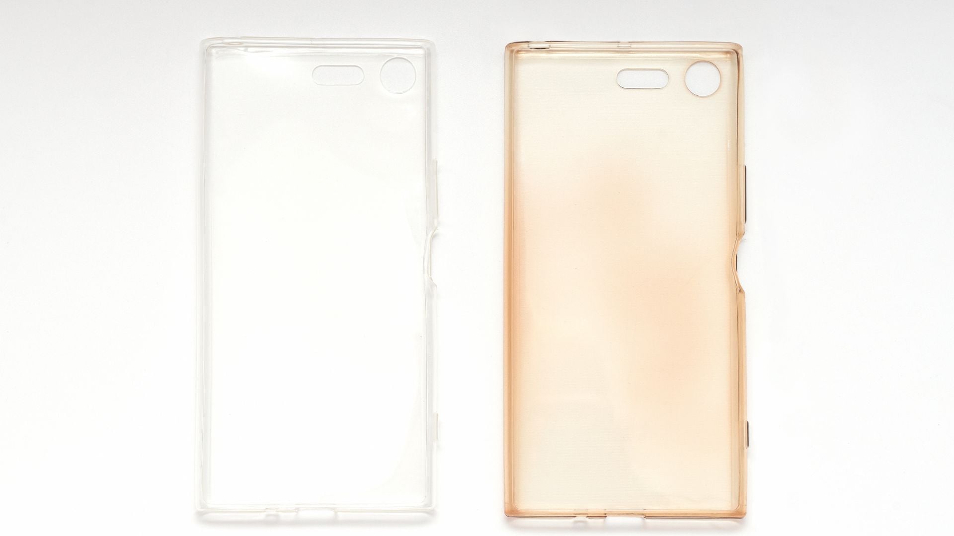 La luz ultravioleta degrada los polímeros de la funda, acelerando el amarillamiento.