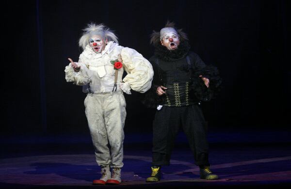 Black, el payaso se estrenó en 1942 en España y se presenta por primera vez en Colombia en el Teatro Colón.