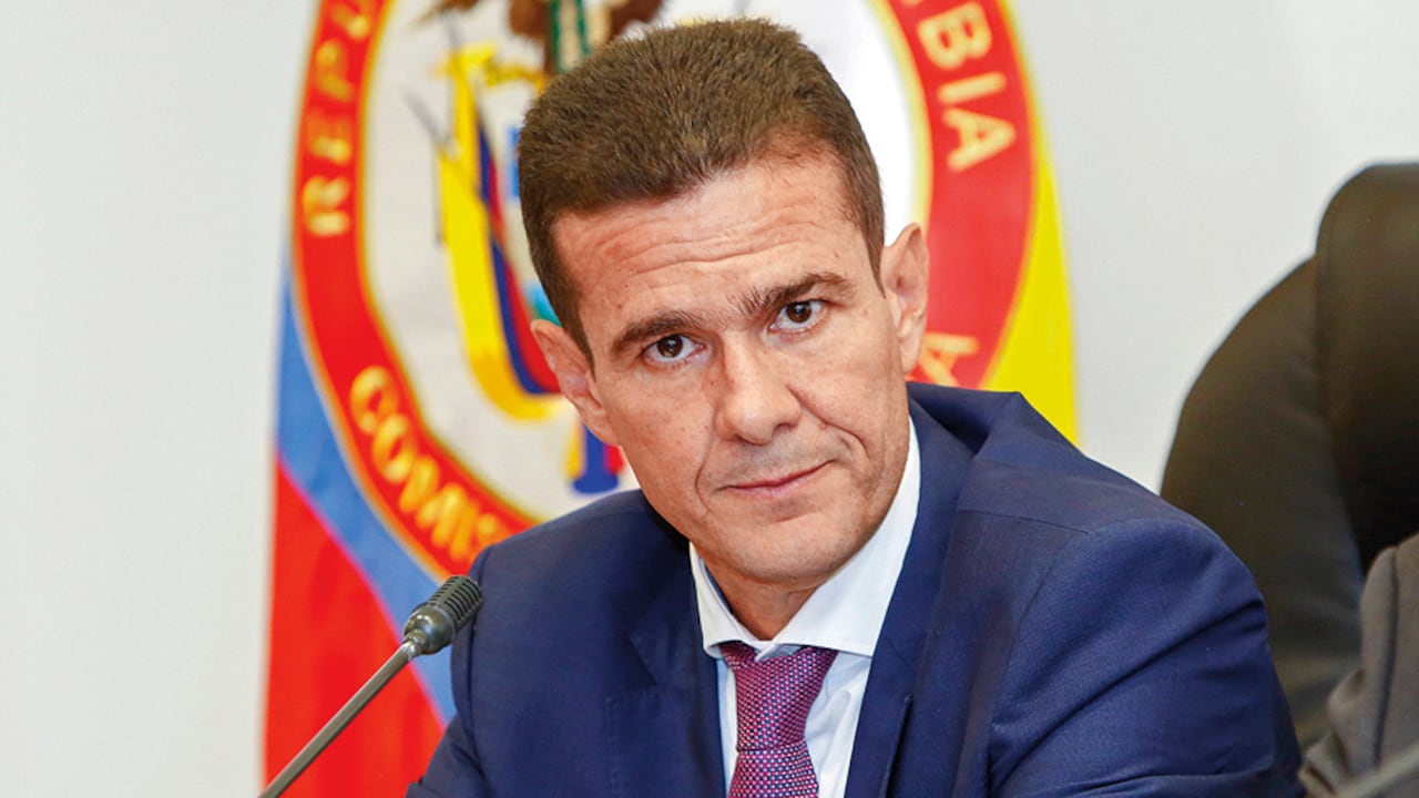 Amplias mayorías respaldaron la elección de Carlos Cuenca como nuevo presidente de la Comisión de Acusación.