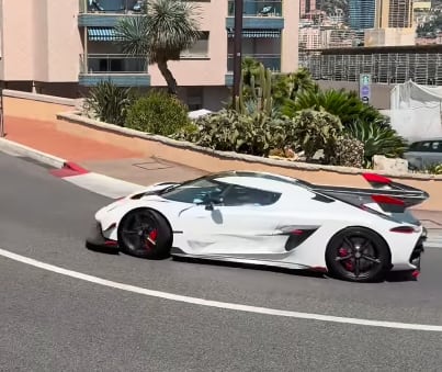 Carros que superan el millón de dólares transitan de forma habitual por Mónaco.