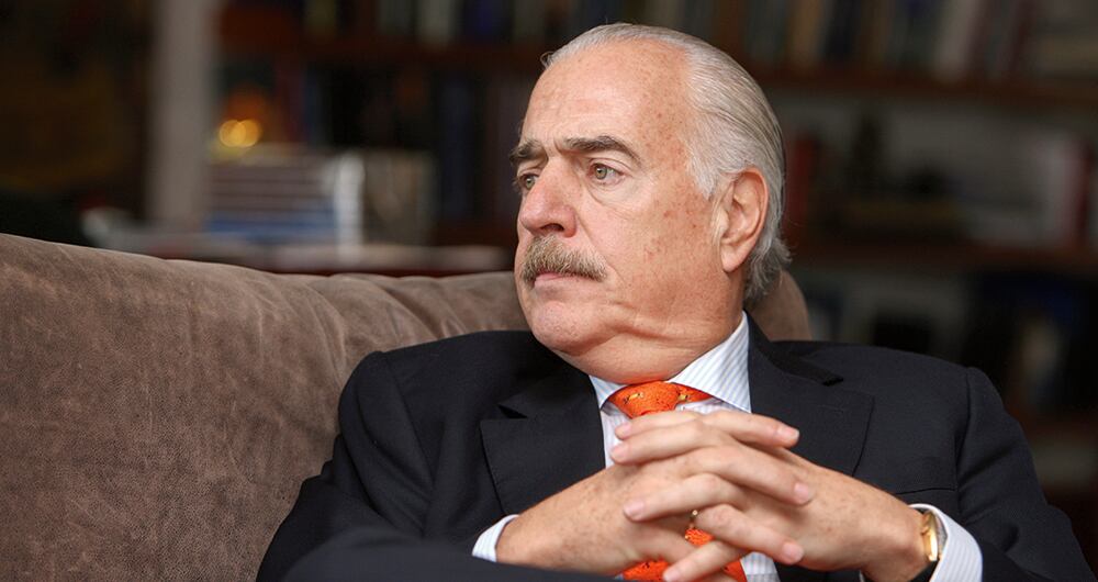  “¿Cómo Indra va a garantizar que sus accionistas no tengan intereses de financiar o participar en la política colombiana, o que revelen información confidencial que solo debería estar en manos del Consejo Nacional Electoral?”. 