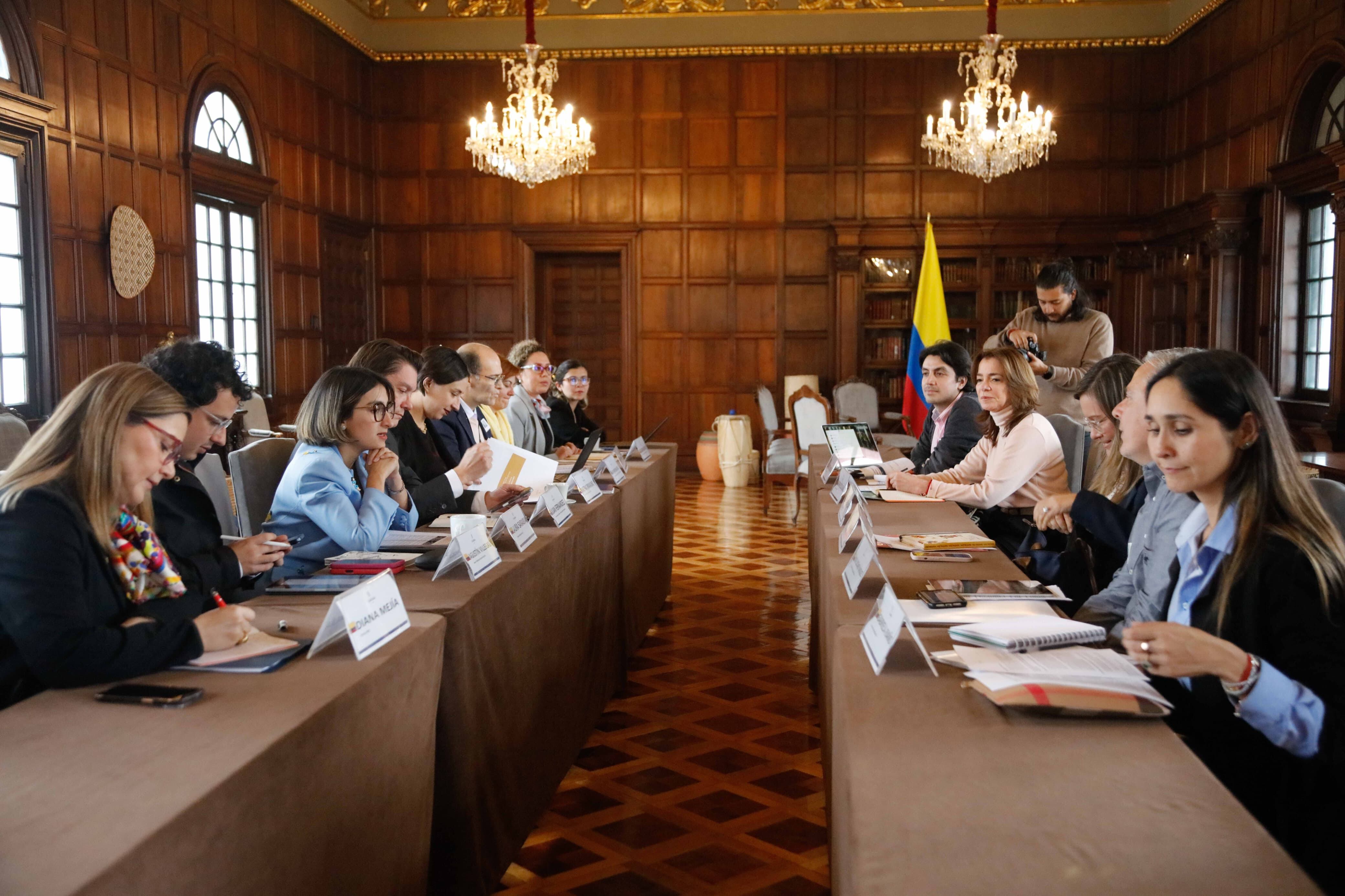 Representantes de los principales gremios económicos se reunieron con altos funcionarios del equipo económico para hablar sobre las estrategias del país frente a la nueva política arancelaria estadounidense.