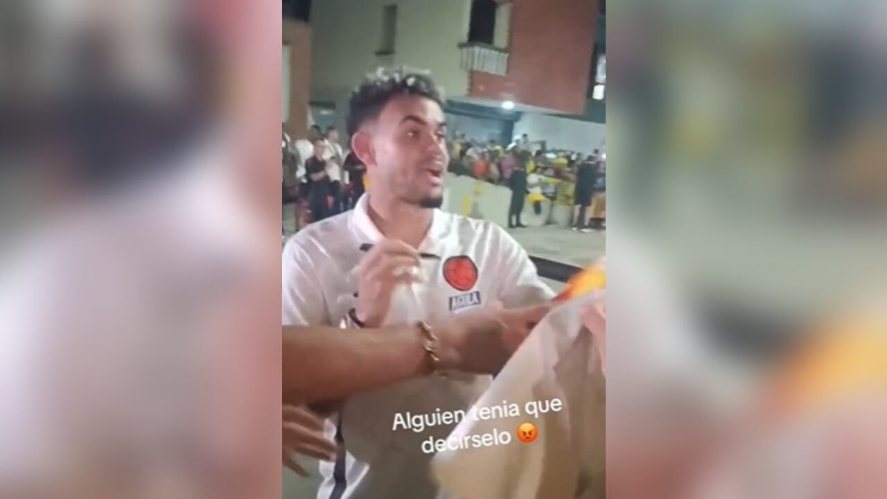 El hincha aprovechó la situación para cuestionar al número 7.