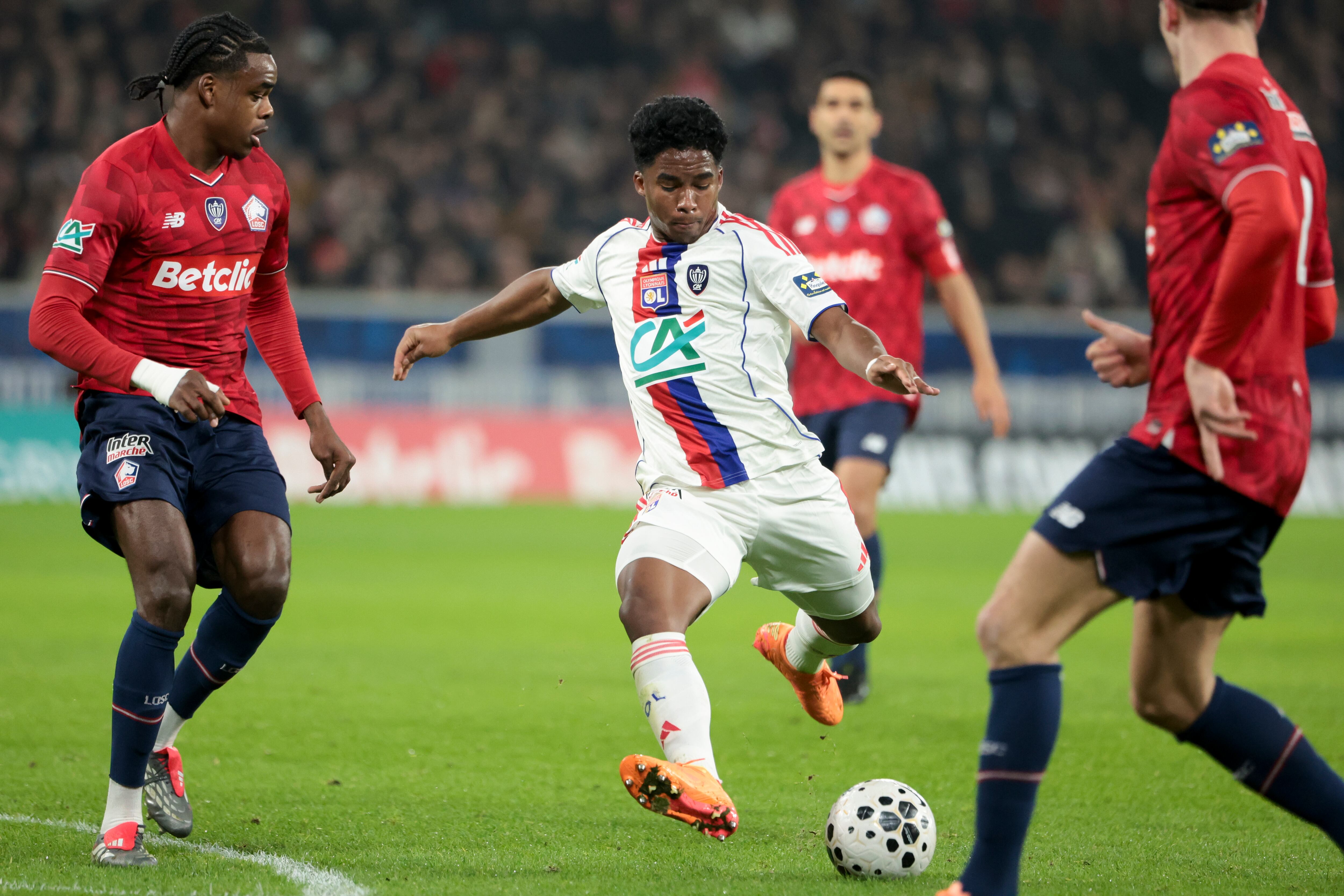 Real Madrid lo cedió y ahora la rompe: espectacular gol de Endrick en  Francia para callar a sus críticos