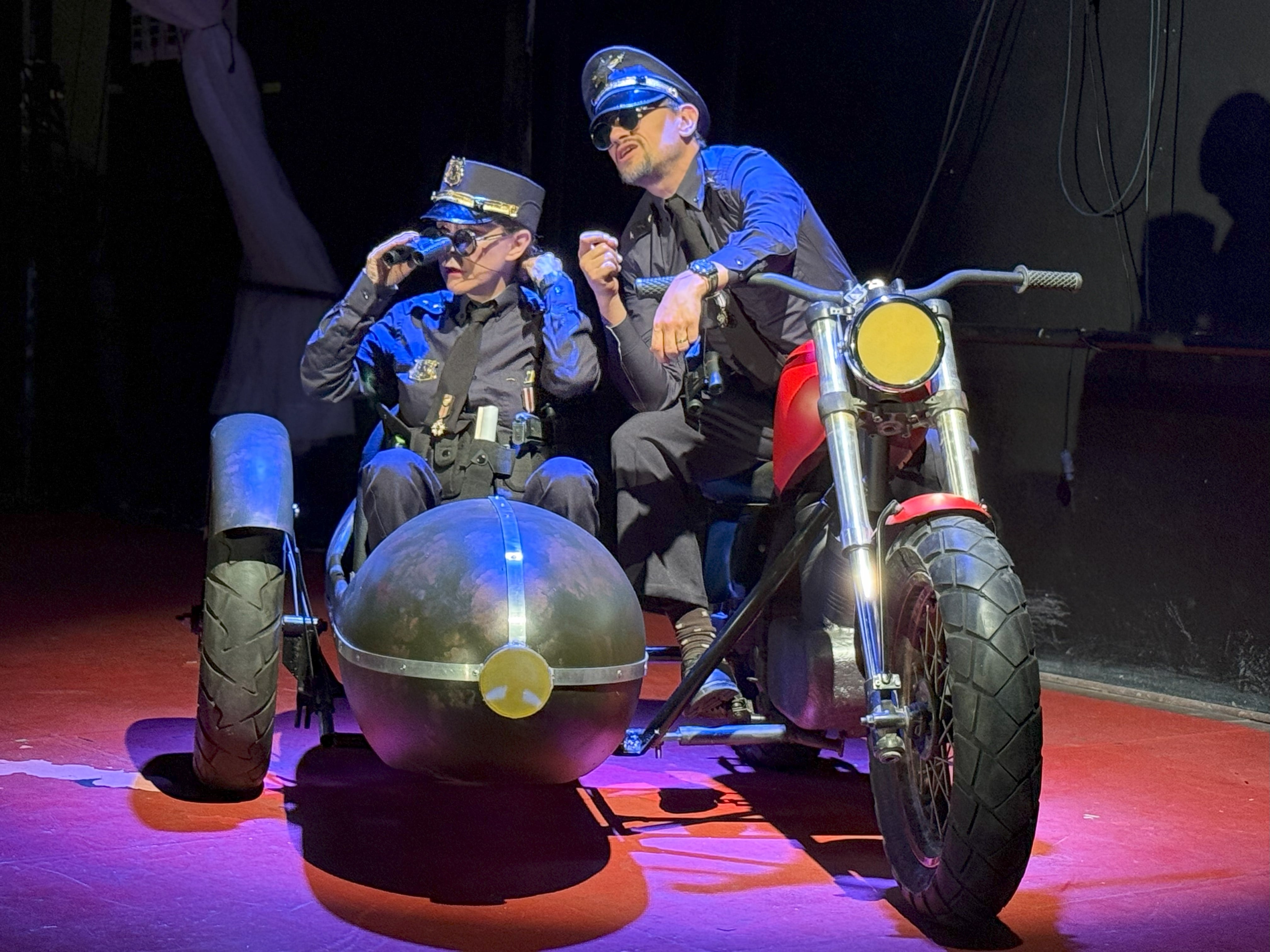 Teatro Petra sorprende al público con una nueva comedia, 'Duplicado'.