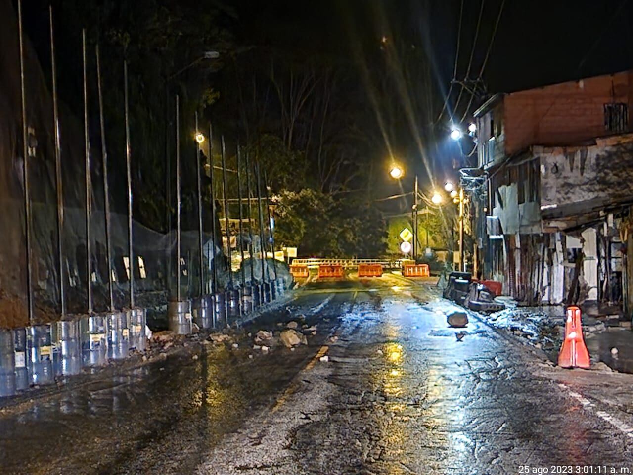 En este momento se presenta fuerte lluvia desde Guayabetal hasta Pipiral, por lo que la vía al Llano sigue cerrada.
