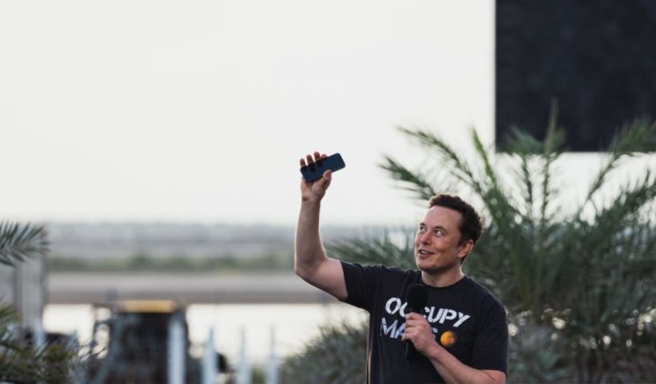 Ante la compra de Twitter por parte de Elon Musk, bots intentaron probar la política de libertad de expresión de la plataforma digital