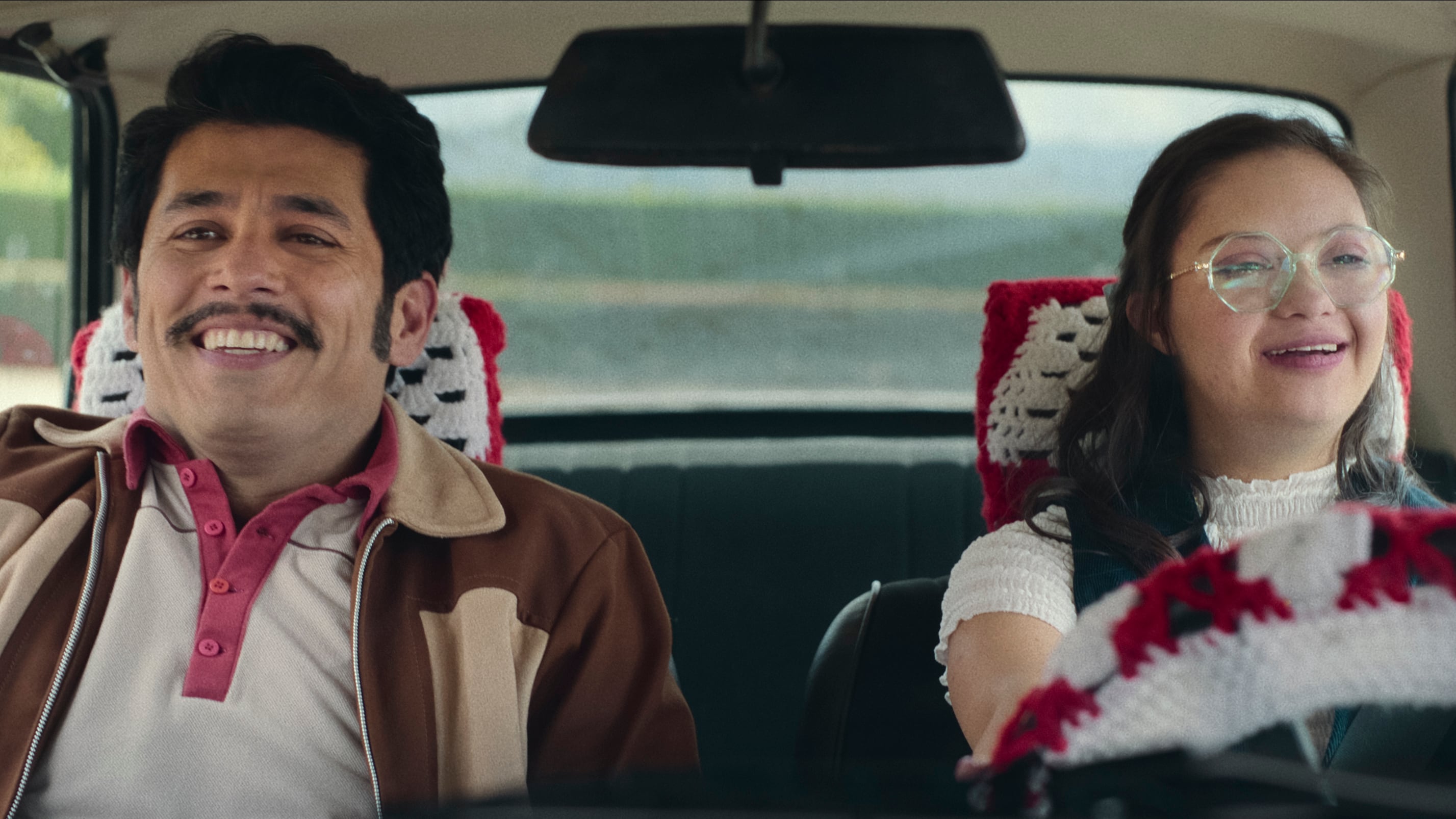 Santiago Alarcón es José Granados y Juliana García es Janet en 'La Primera Vez' S3. Cr. Courtesy of Netflix ©2025