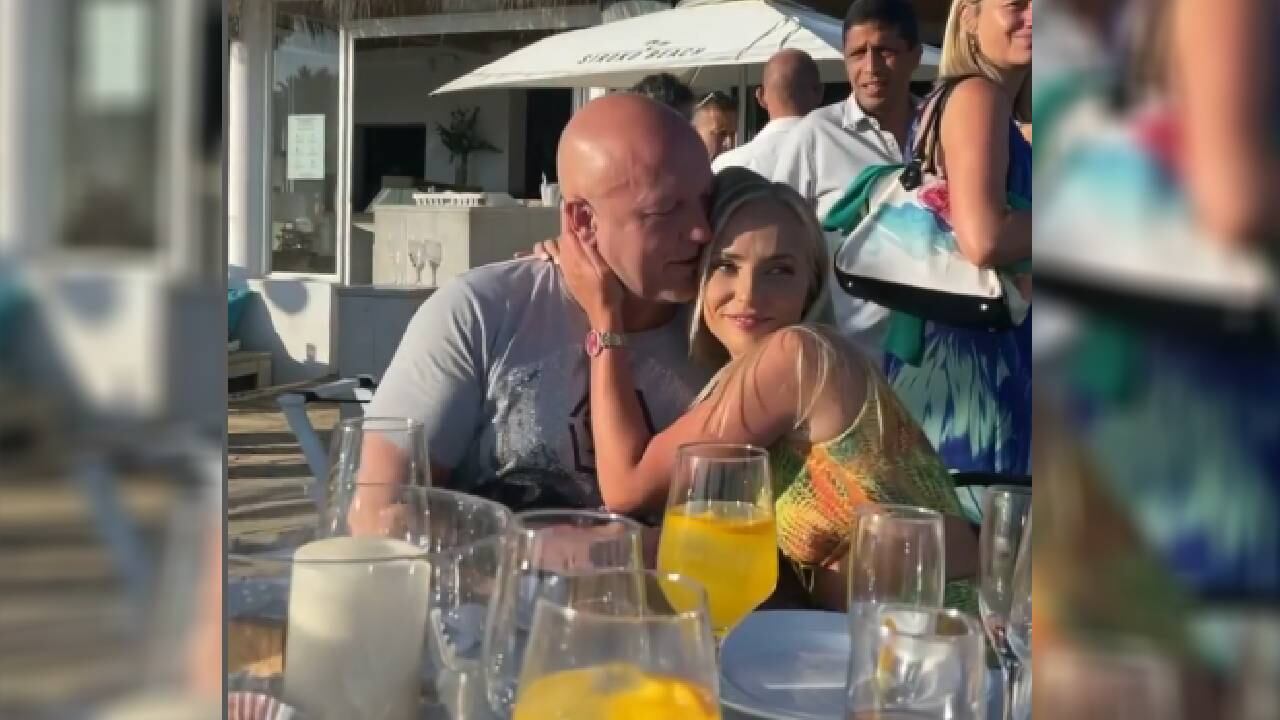 La pareja británica se conoció en 2020.