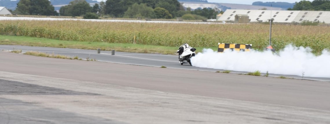 ¿La moto más veloz del planeta funciona a vapor? La historia del vehículo que desafía la física