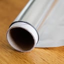 Cortar papel aluminio es una forma rápida de conseguir nuevamente filo en las tijeras.