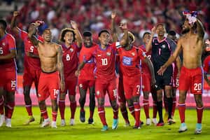 Jugadores de Panamá celebran luego de eliminar a Costa Rica en la Liga de Naciones