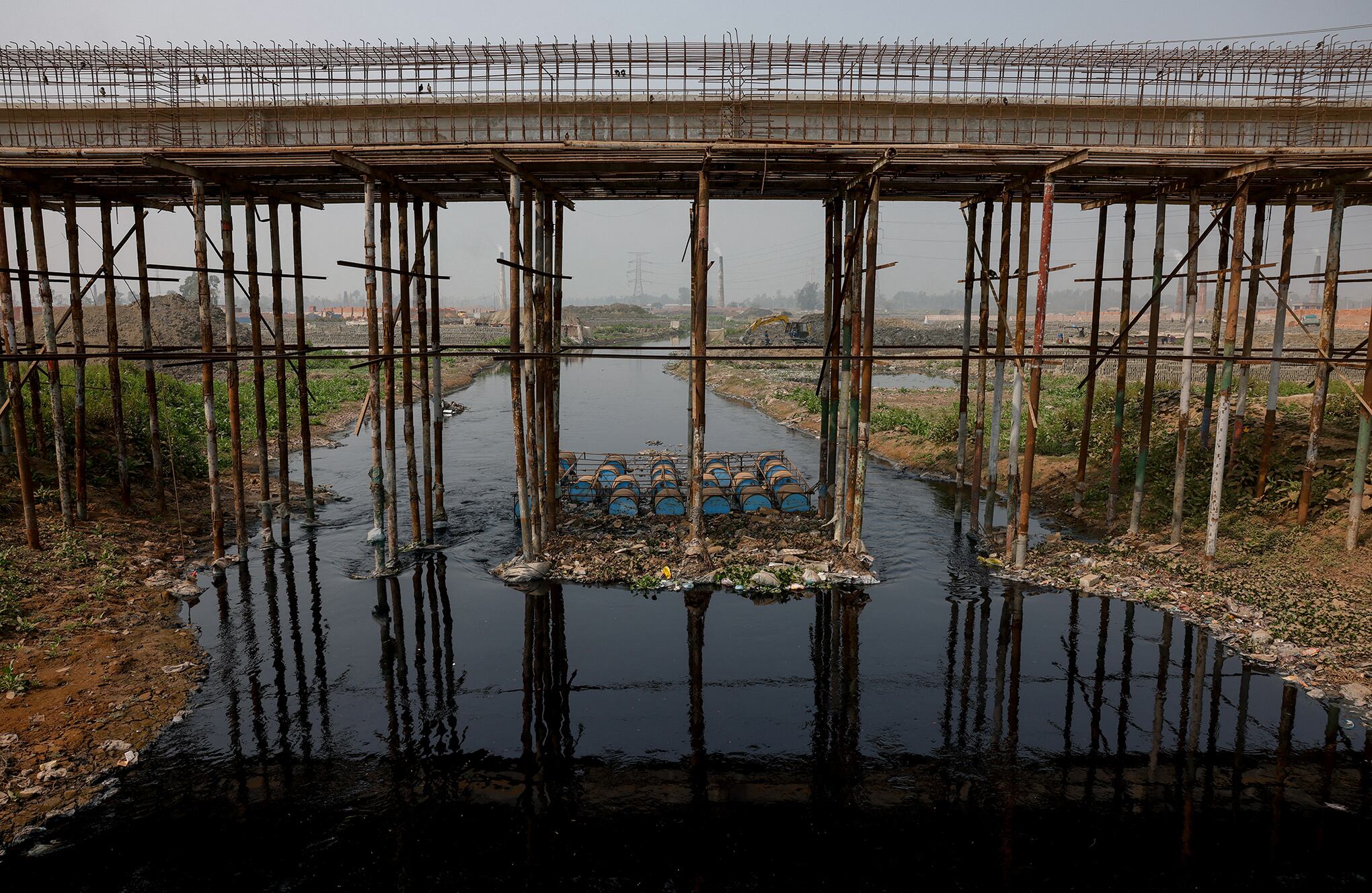 En imágenes : Viviendo a lo largo de un río 'muerto' en Bangladesh