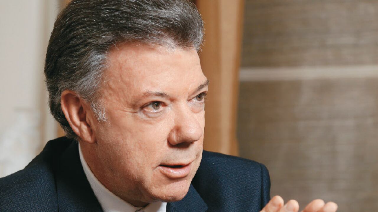 El presidente fue comunicado después de varios minutos.