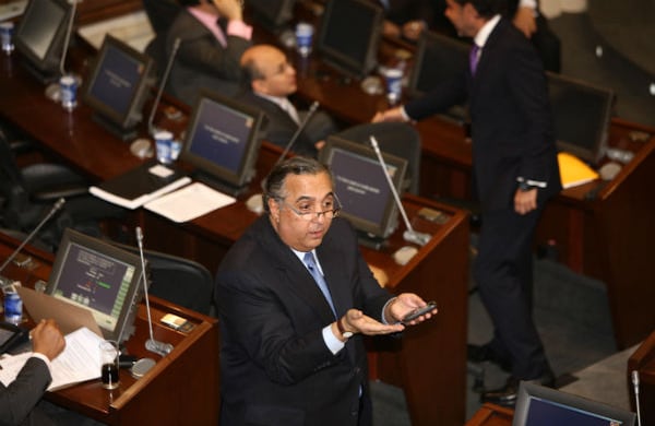 El ministro del Interior, Federico Renjifo, pasó su primera prueba de fuego en el Congreso. Fue el encargado de asegurarle al marco para la paz el respaldo de los partidos políticos con asiento en el Congreso. 