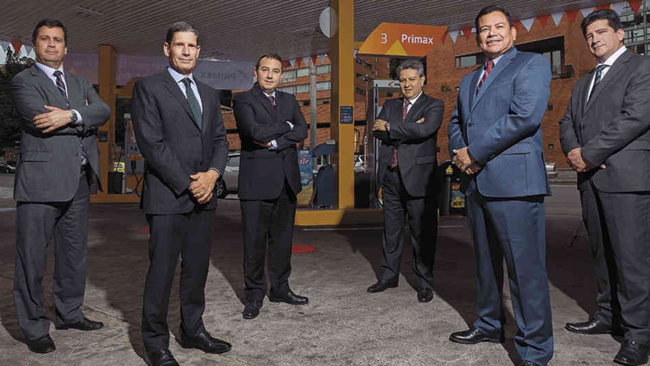 De izquierda a derecha: Gabriel Dueñas, vicepresidente de operaciones; Juan José Martínez, vicepresidente de combustibles; Jorge Luis Cáceres, vicepresidente financiero; Juan Manuel Camacho, vicepresidente administrativo; Yuri Proaño Ortiz, presidente de Primax Colombia; César Sánchez, vicepresidente de Lubricantes.