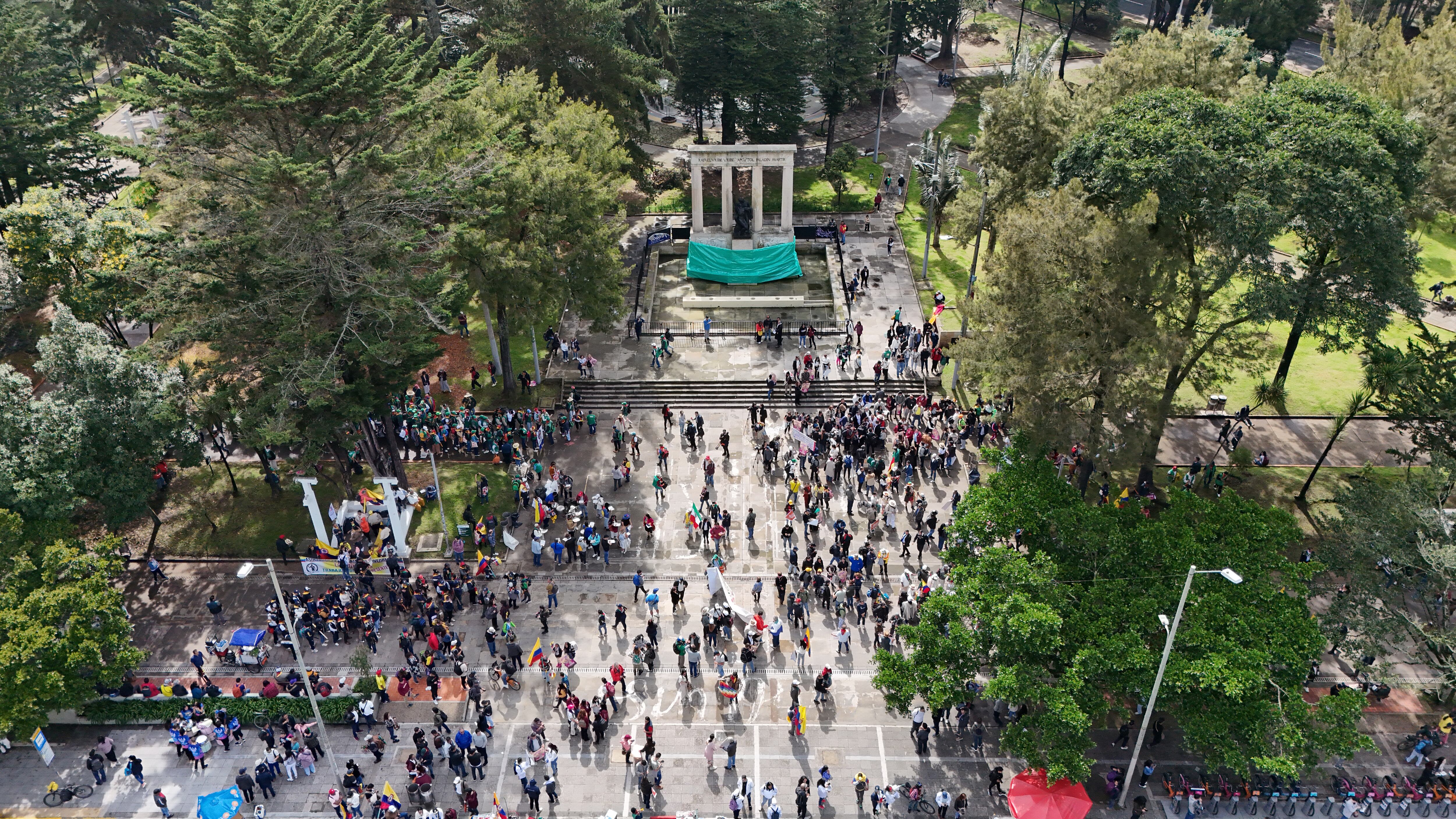 Marchas a favor de las reformas del Presidente Gustavo Petro 
Tomas de drone al inicio de las marchas