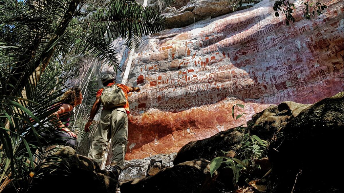 Uno de los planes preferidos por los turistas en Guaviare es visitar Cerro Azul, un lugar donde es posible observar pinturas rupestres de hace miles de años.