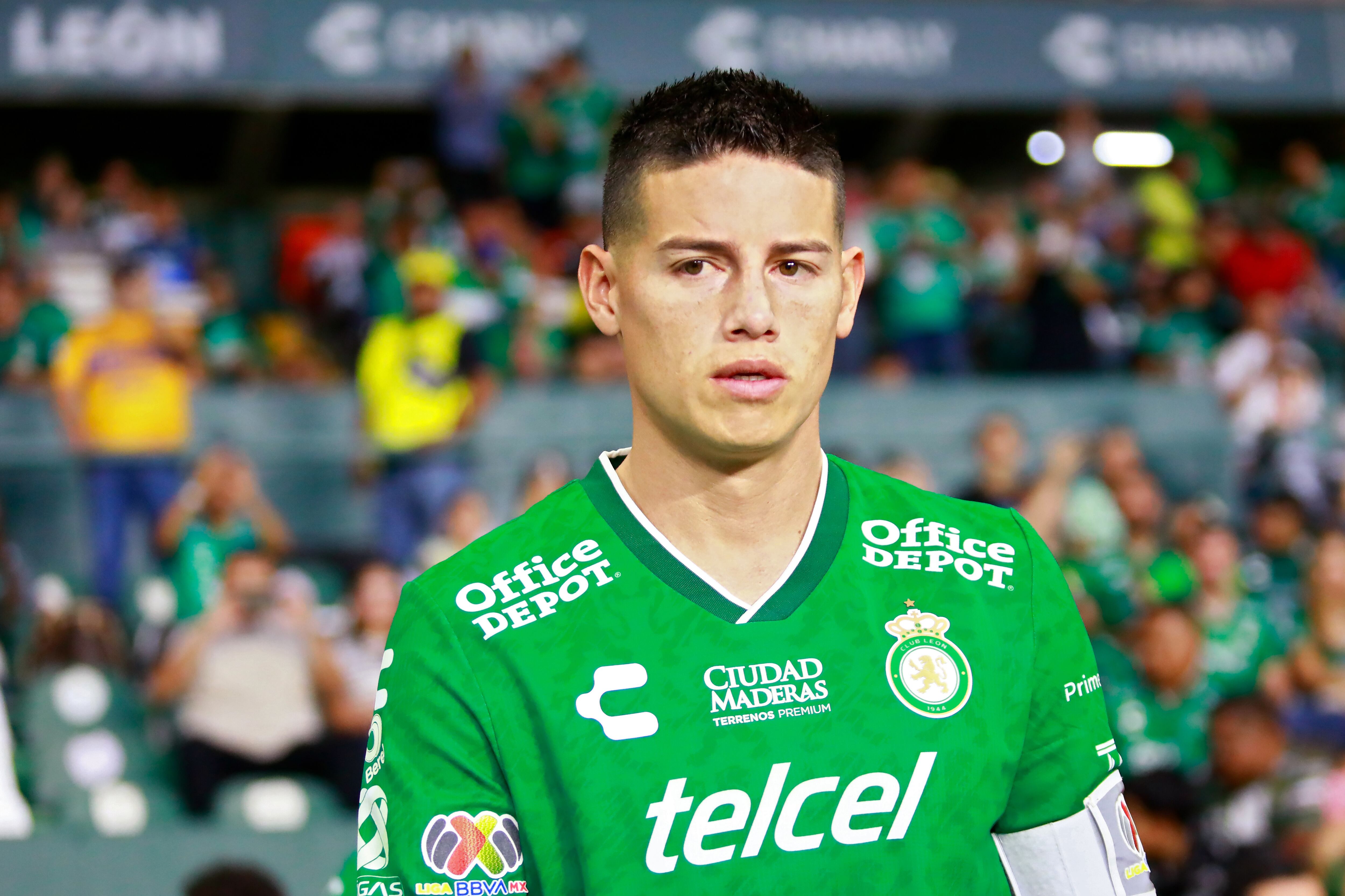 LEON, MEXICO - FEBRUARY 22: James Rodriguez of Leon enters the field prior to the 8th round match between Leon and Tigres UANL as part of the Torneo Clausura 2025 Liga MX at Leon Stadium on February 22, 2025 in Leon, Mexico. (Photo by Leopoldo Smith/Getty Images)