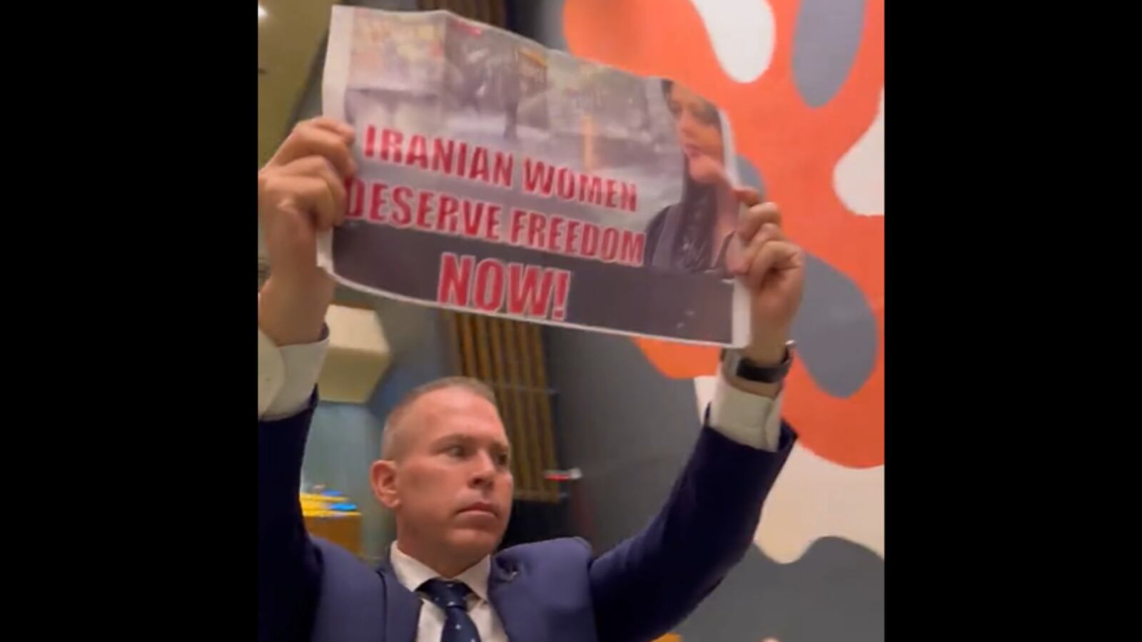 Gilad Erdan protagonizo el hecho durante el discurso del presidente iraní ante la ONU.