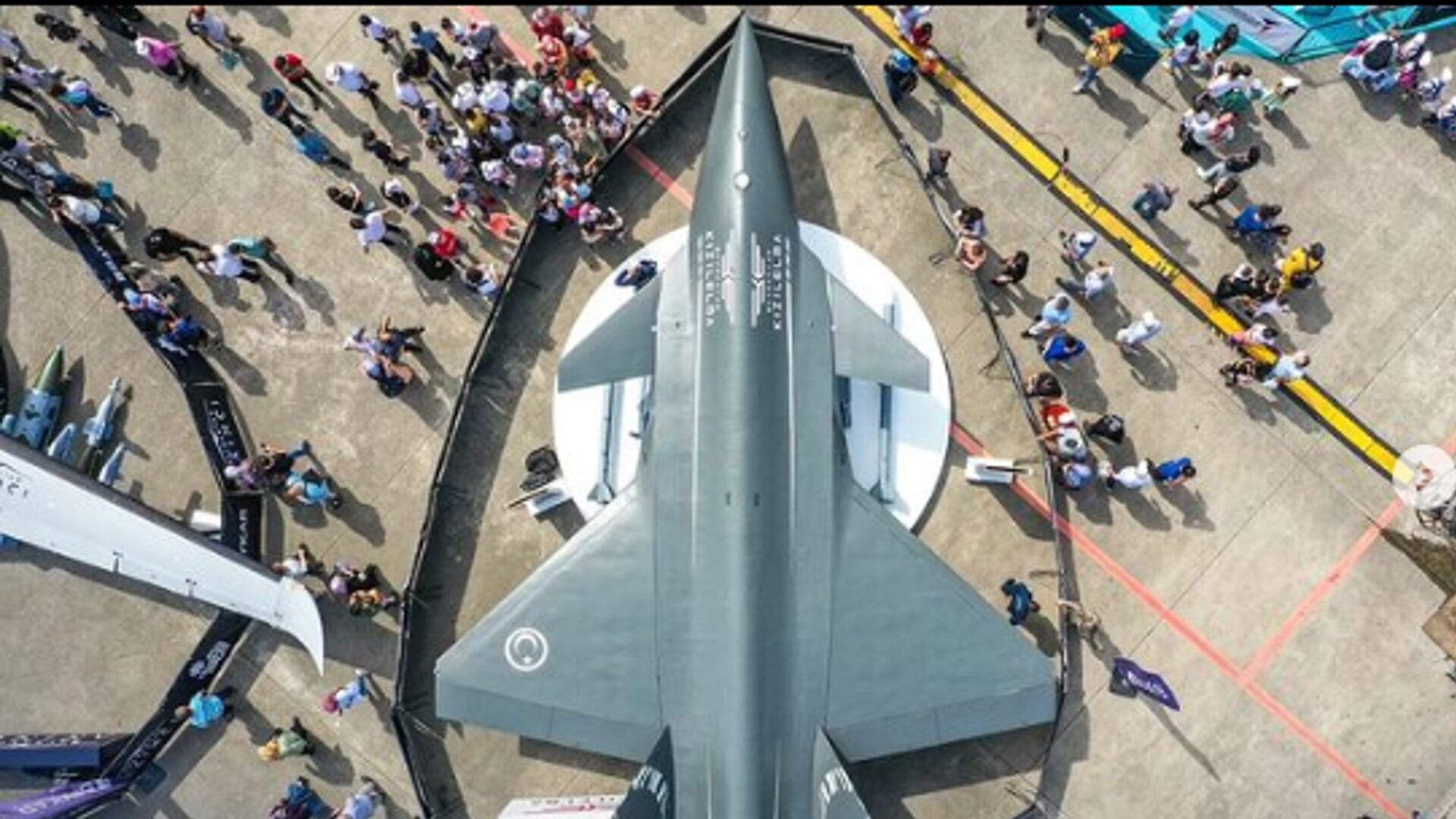 Este es uno de los aviones fabricados por la firma turca Baykar, proveedor de gran parte del arsenal del que dispone Ucrania.