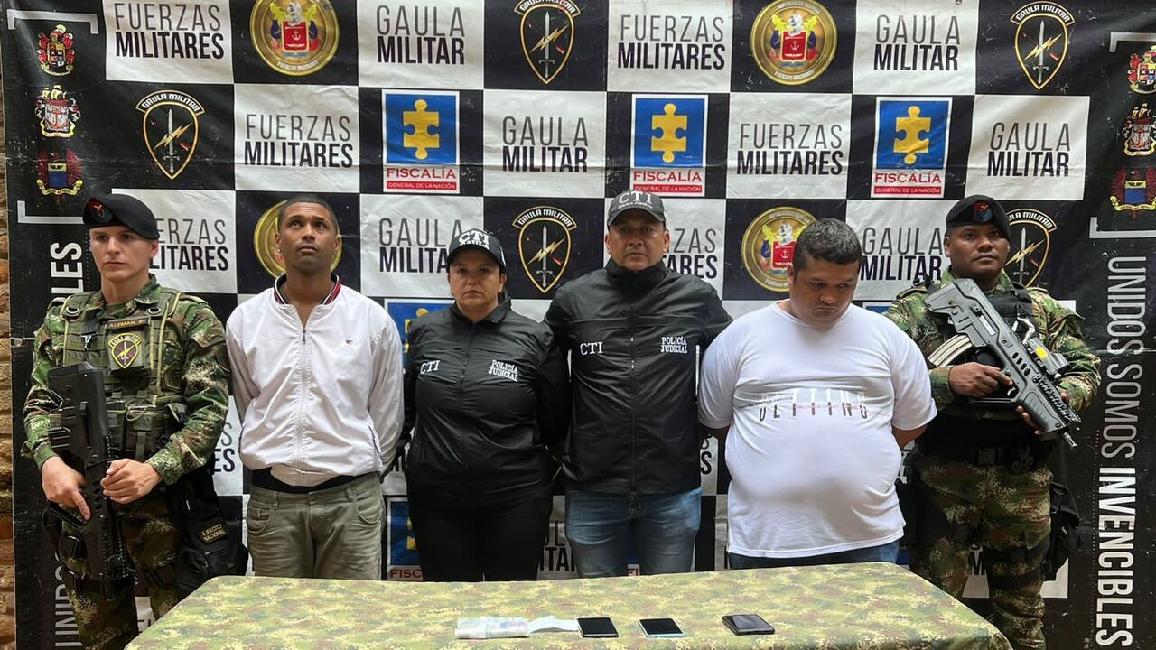 Los hombres fueron capturados a las afueras de un centro comercial del sur de la ciudad por el Gaula Militar. Foto: Ejército Nacional.