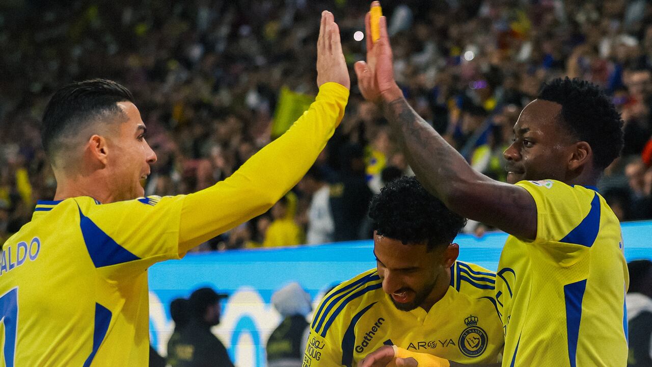 Cristiano Ronaldo y Jhon Durán celebrando la victoria del Al-Nassr
