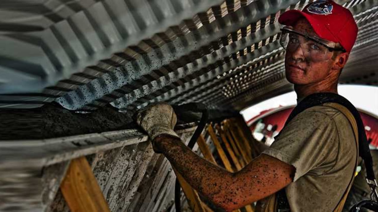 En Italia, la participación laboral de los hombres cayó de cerca del 95% en 1990, a poco más de 87% en 2015.