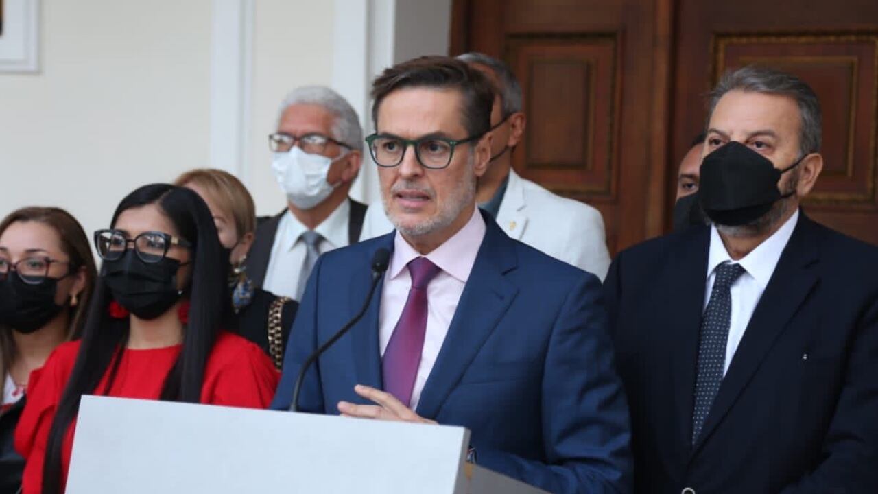 El canciller venezolano, Félix Plasencia se fue con duros adjetivos contra el primer mandatario de los colombianos