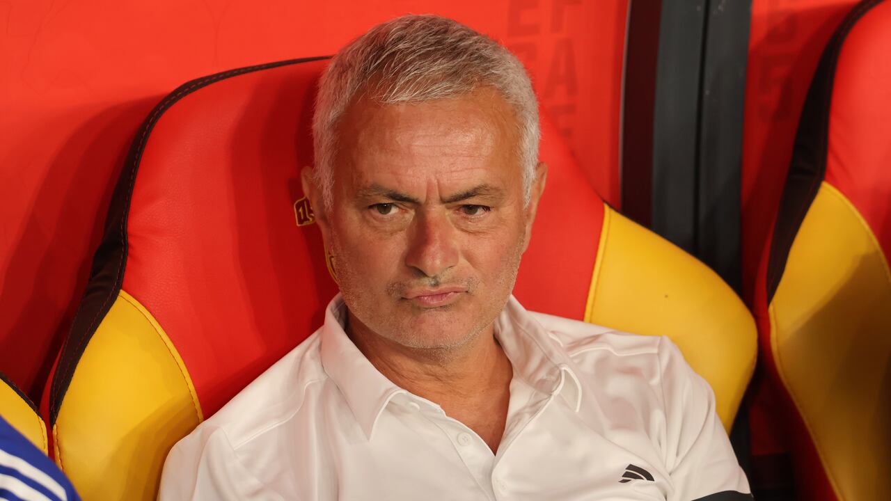 José Mourinho permanece sin trabajo después de su salida del fútbol de Turquía