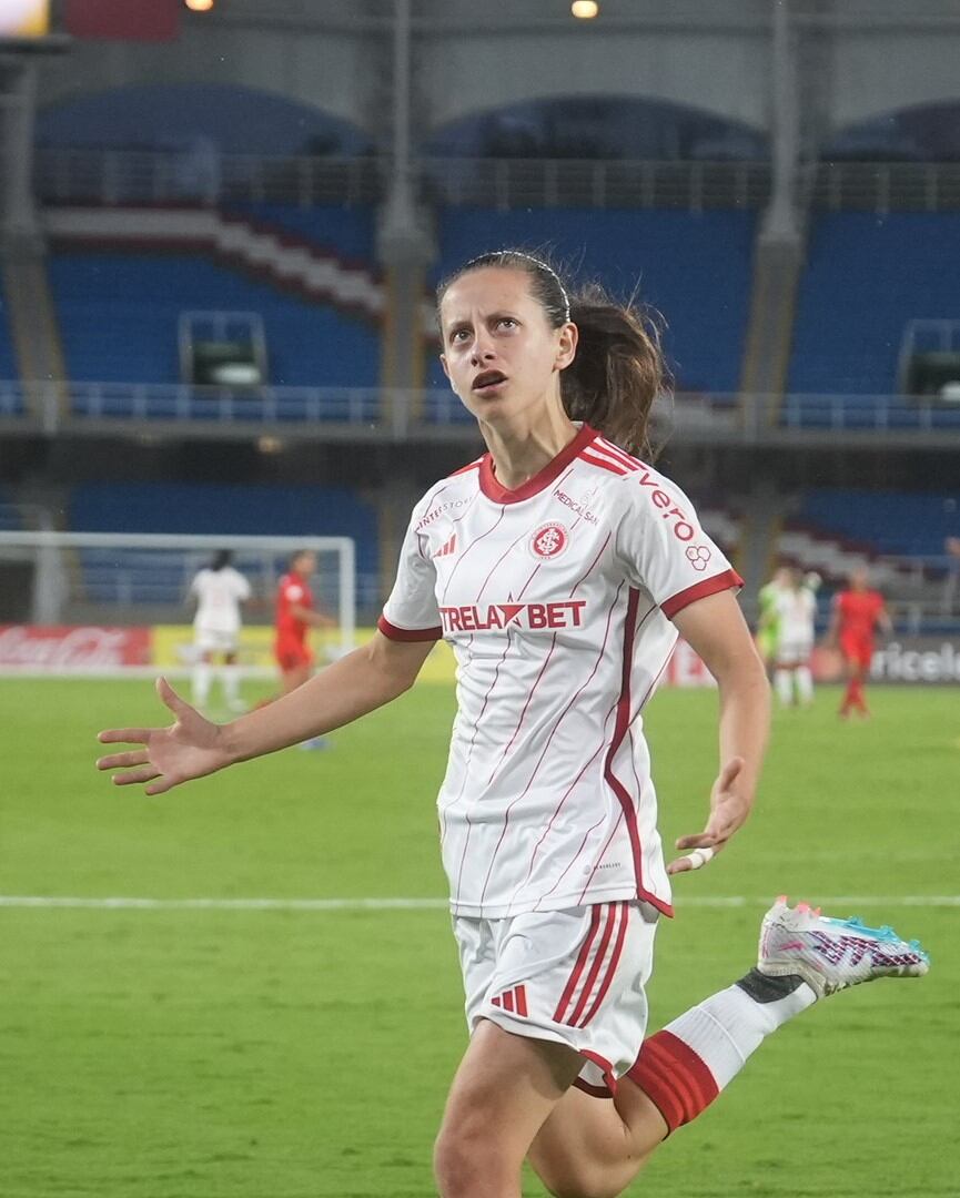 Belén Aquino, autora del primer gol del partido