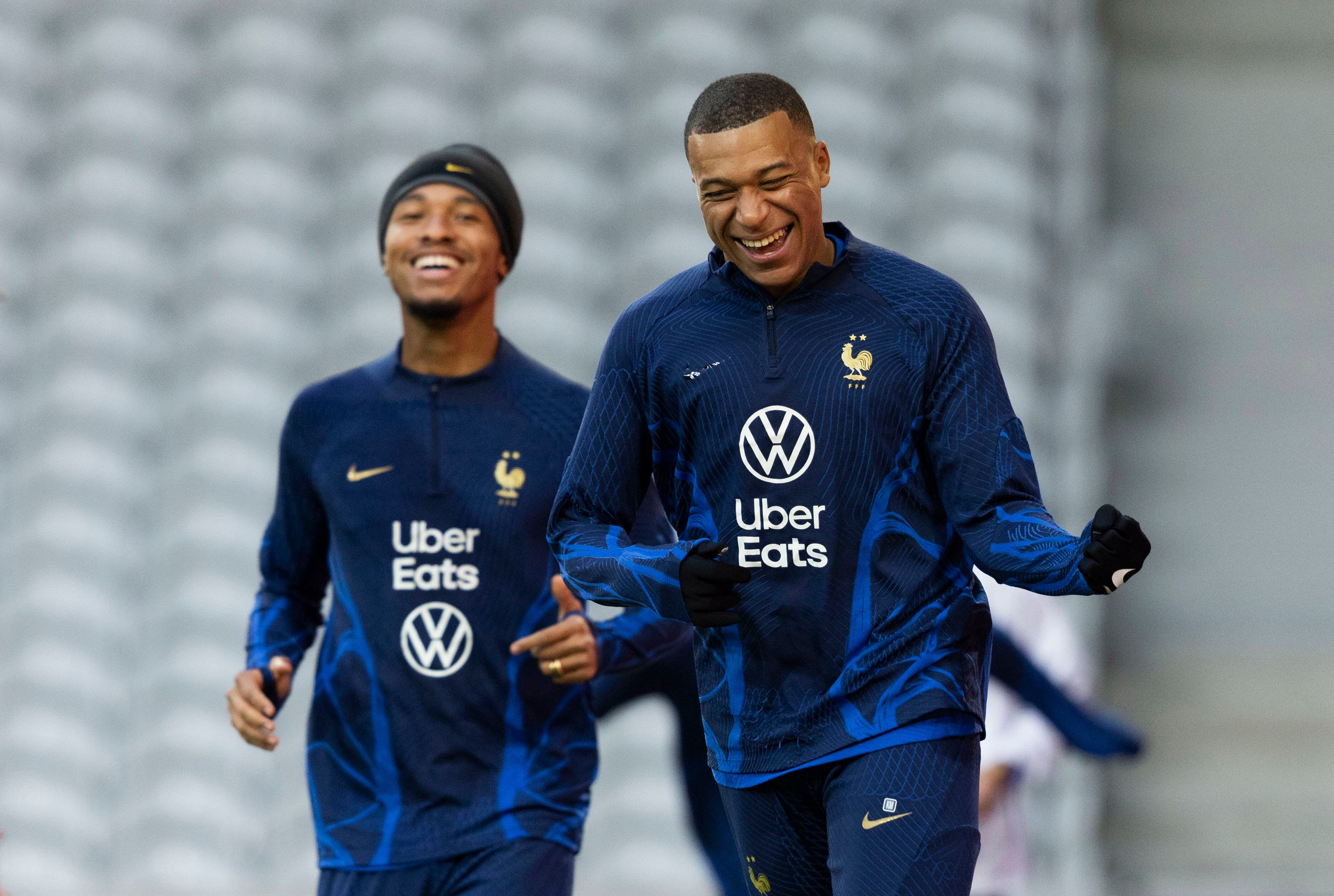 Mbappé anota en el entrenamiento.