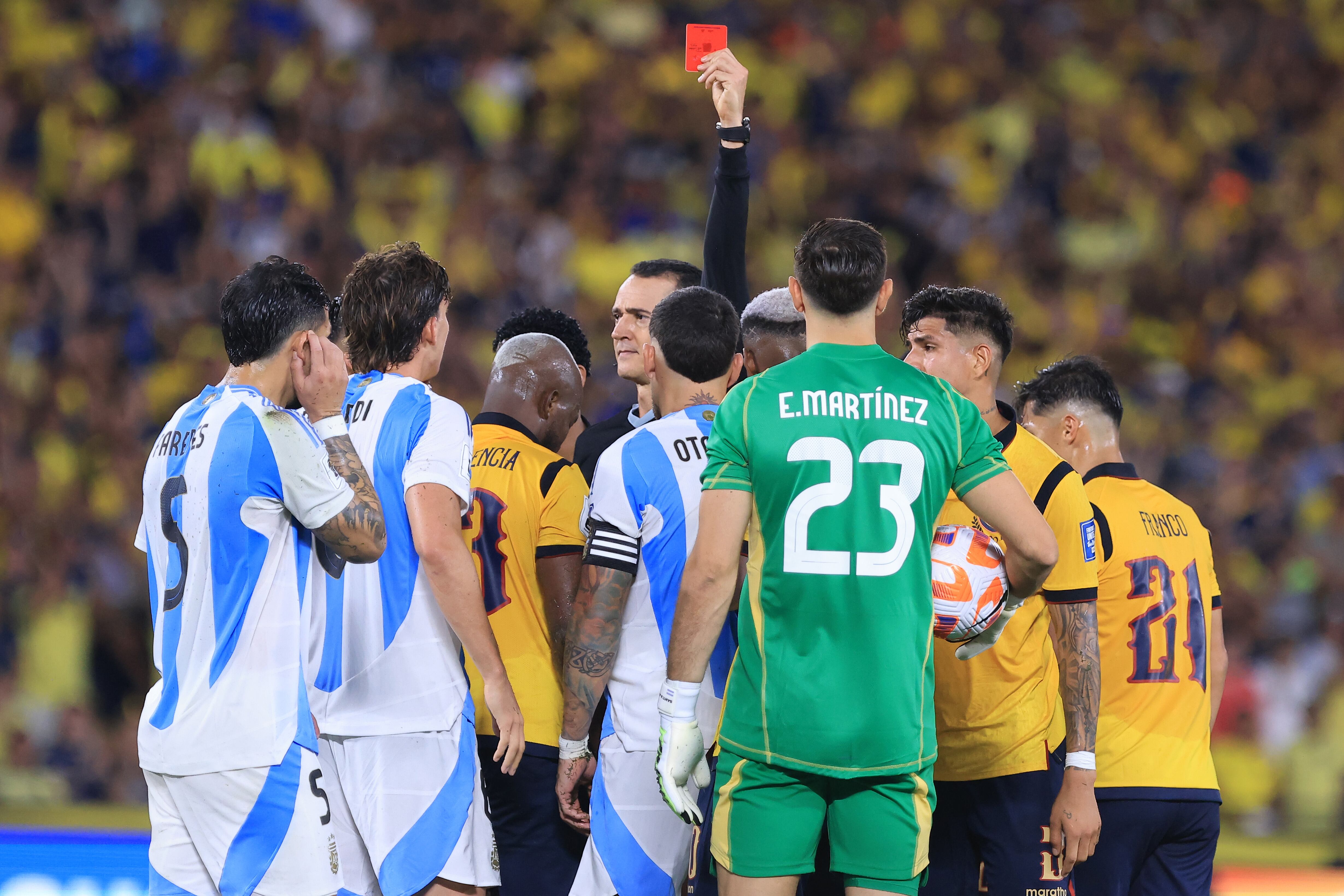 Wilmar Roldán en acción en medio del partido Ecuador vs. Argentina.