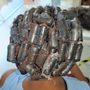 Dos mujeres colombianas fueron arrestadas el viernes en el Aeropuerto Internacional de Tocumen en Panamá con presunta cocaína escondida bajo pelucas. (Foto de la Fiscalía General de Panamá / AFP) / RESTRINGIDO A USO EDITORIAL - CRÉDITO OBLIGATORIO - FOTO AFP / FISCALÍA GENERAL DE PANAMÁ - SIN MARKETING - SIN CAMPAÑAS PUBLICITARIAS - DISTRIBUIDO COMO SERVICIO A CLIENTES