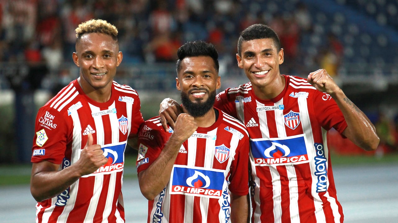 Nilson Castrillón, Luis González y Gabriel Fuentes celebrando un gol de Junior en el Metropolitano