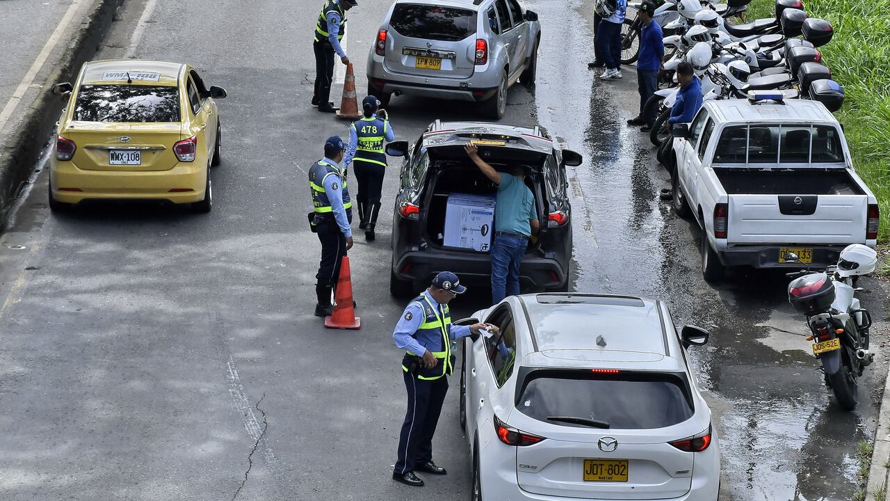 Agentes de tránsito en Cali. Imagen de referencia.