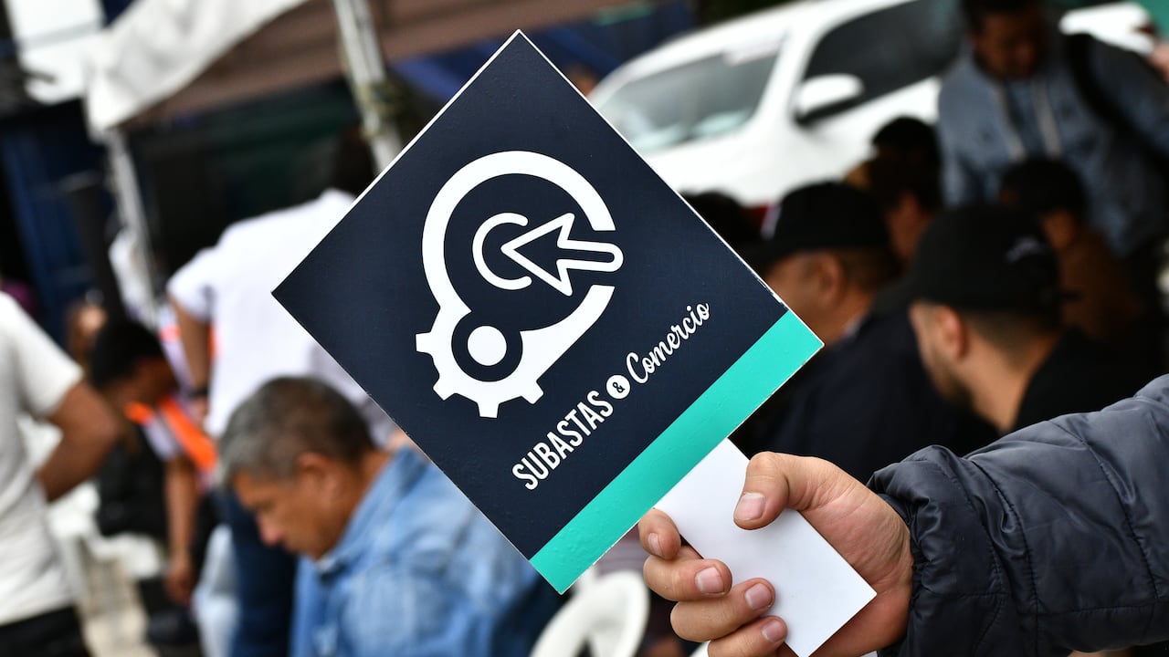 Subastas & Comercio.
