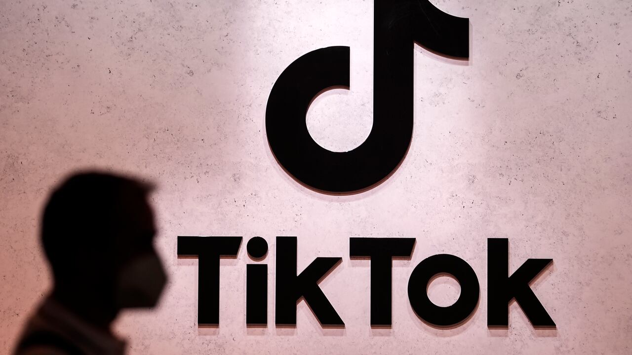 Logo de TikTok, red social que se ha convertido en el principal rival de Instagram.
(AP Foto/Martin Meissner, archivo)