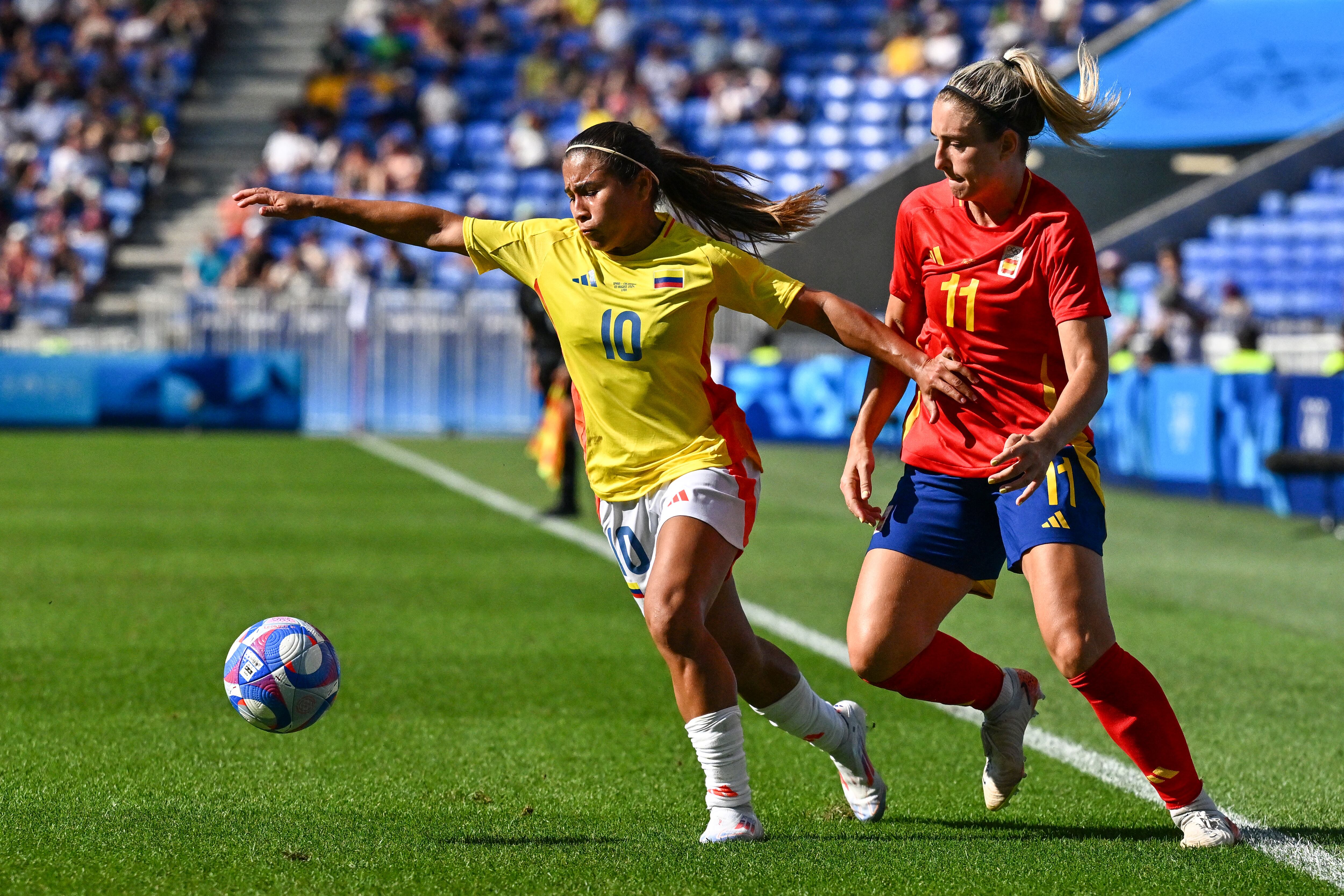 Colombia's midfielder #10 Leicy Santos and Spain's midfielder #11 Alexia Putellas compete for the ball during the women's quarter-final football match between Spain and Colombia during the Paris 2024 Olympic Games at the Lyon Stadium in Lyon on August 3, 2024. (Photo by Arnaud FINISTRE / AFP)