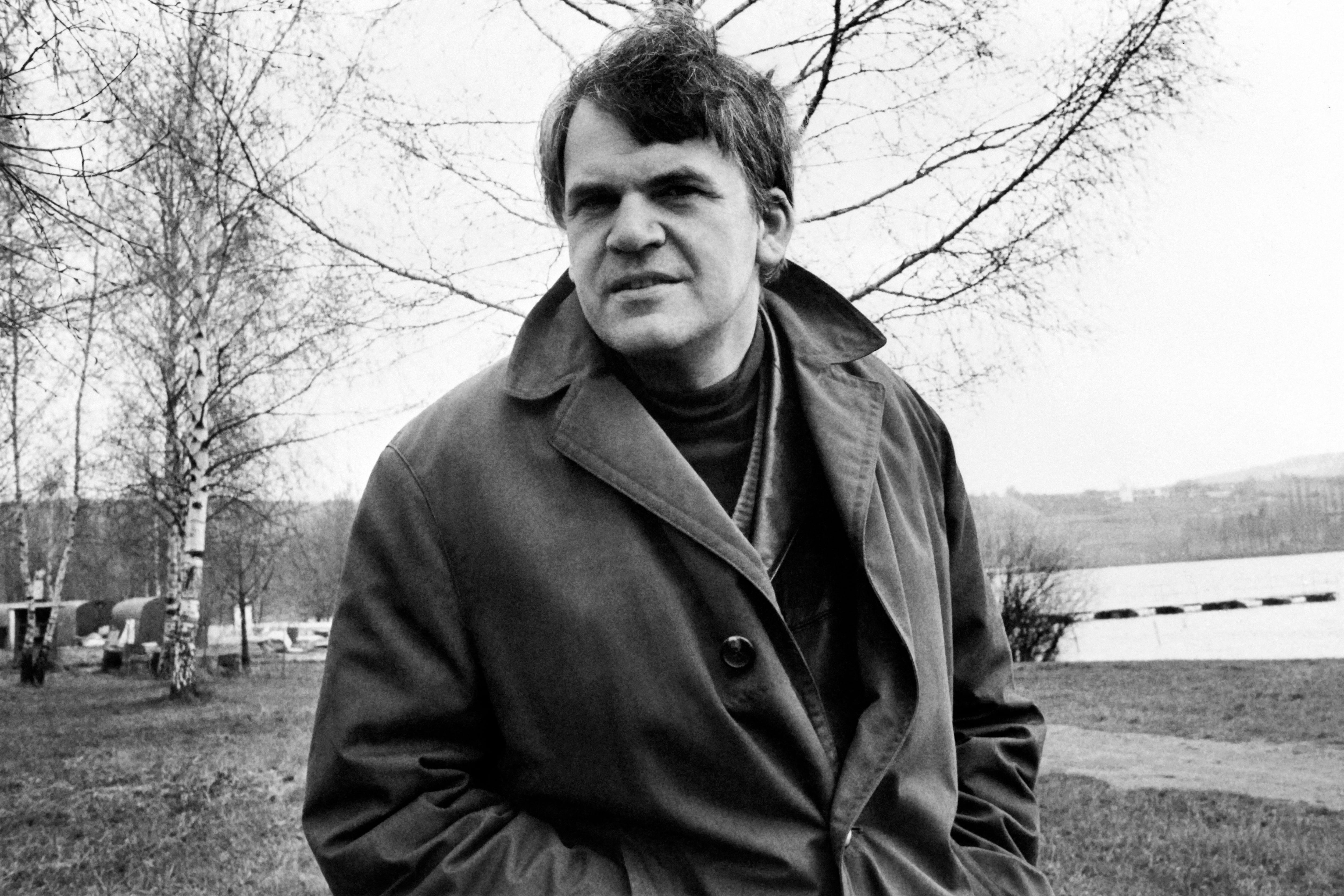 El escritor checo Milan Kundera, autor de "La insoportable levedad del ser", murió a los 94 años, dijo Anna Mrazova, portavoz de la Biblioteca Milan Kundera en su ciudad natal de Brno, el 12 de julio de 2023. (Foto de AFP)