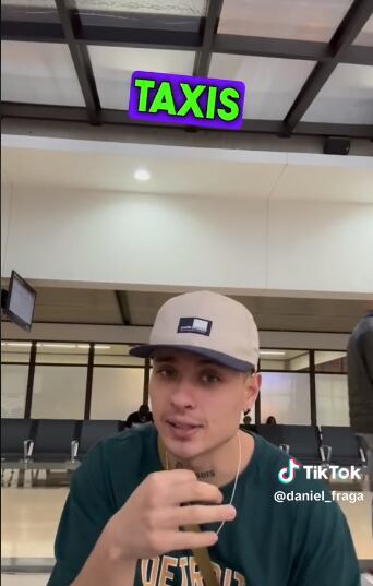 El joven turista aplaudió el transporte público en Colombia.