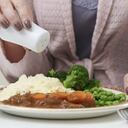 Ley 32 de 1980, que se prohíbe la comercialización de sal de la Guajira en la Costa Atlántica, salvo que se tenga un permiso de la aduana de Riohacha. Esta norma luego trascendió a la venta de licores, cigarrillos, gasolina, electrodomésticos, en fin, todo el comercio que hoy se vende a través del contrabando. Foto: 123RF / Ian Allenden